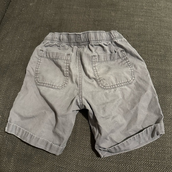 Grey cat and jack toddler cargo shorts, size 5 - Picture 2 of 3